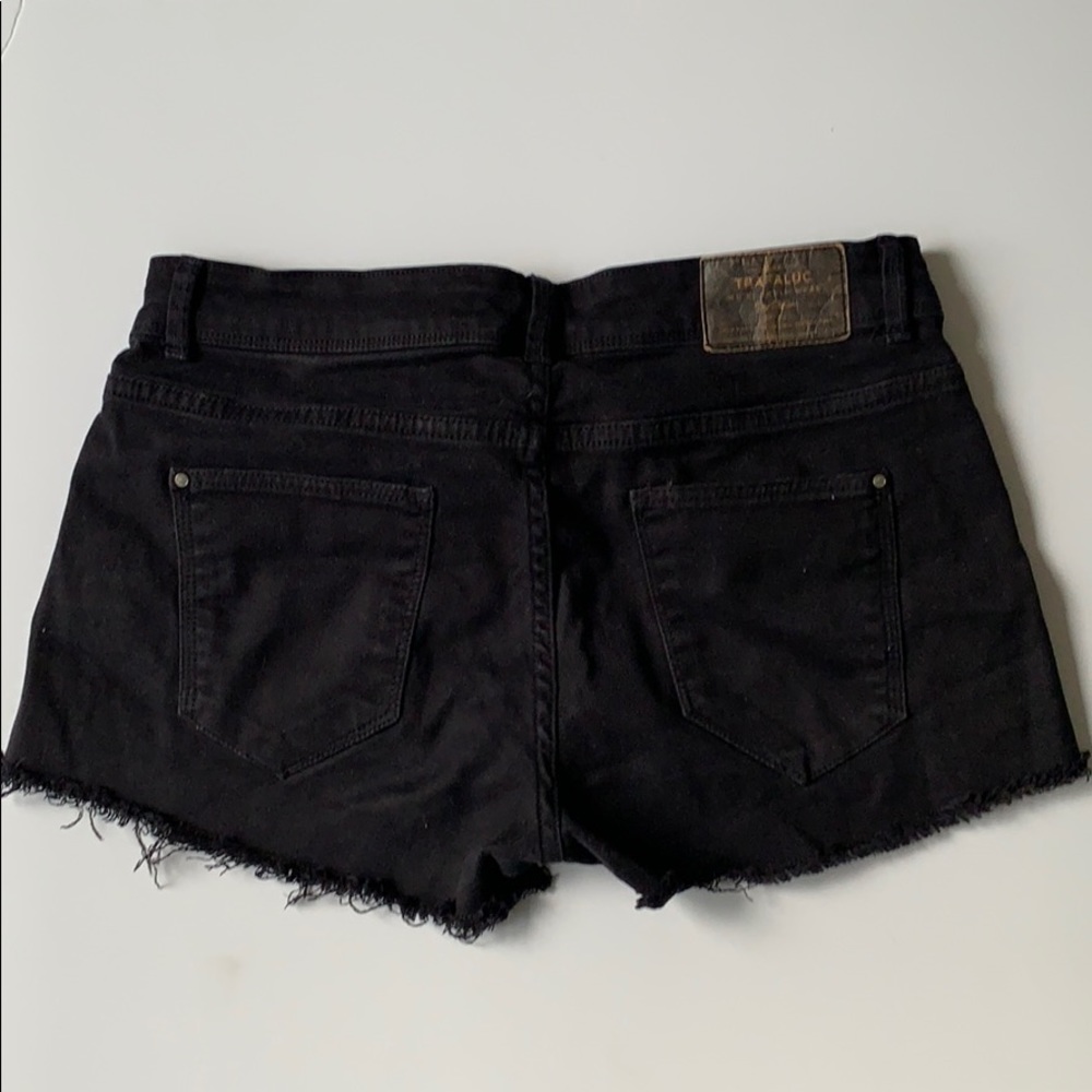 Black Jean shorts from Zara size 4 - Picture 2 of 4